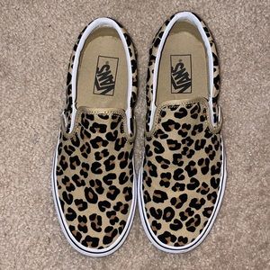 Leopard print (or cheetah / animal print) Vans